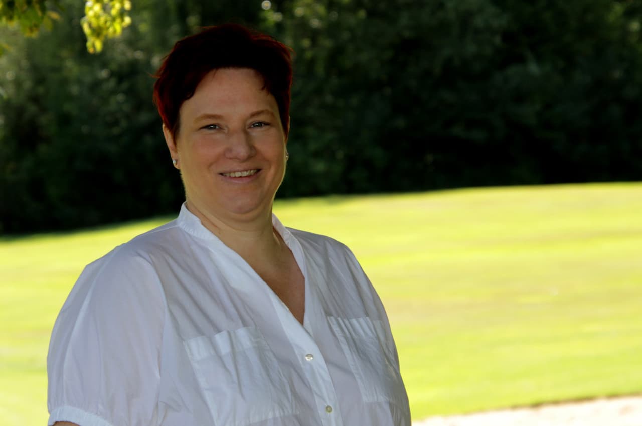 Eva Freisinger, Clubsekretätin